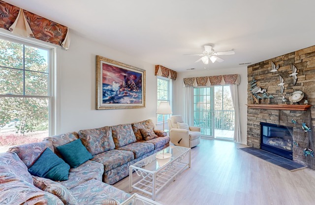 Bayside Resort 2nd floor condo w/pool, dog-friendly, and gym