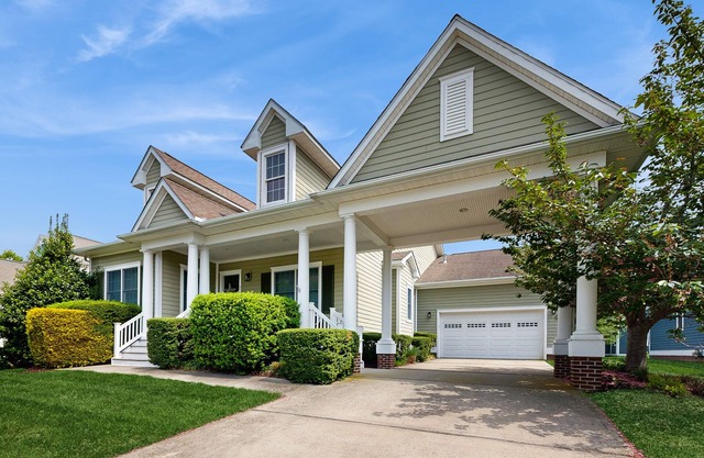 Bayside Resort house with pool, lakefront, golf on-site, & tennis court