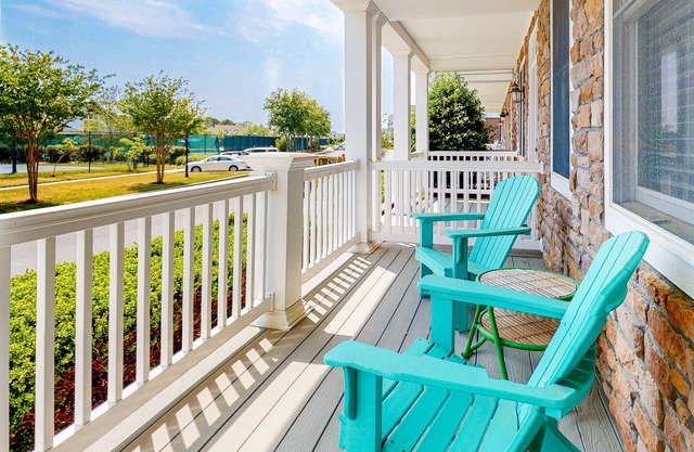 Bayside Resort townhouse w/gym, private gas grill, pool, and free WiFi