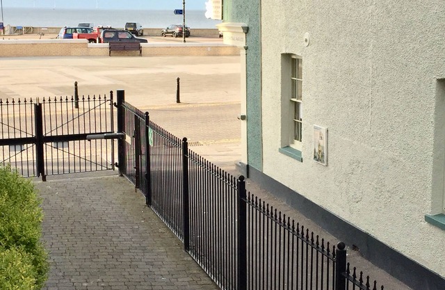 BAYVIEW 5 2 Bedroom Modern Seafront Apartment Newly Refurbished HERNE BAY