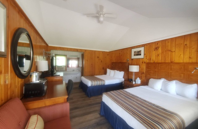 Bayview Lakefront Motel