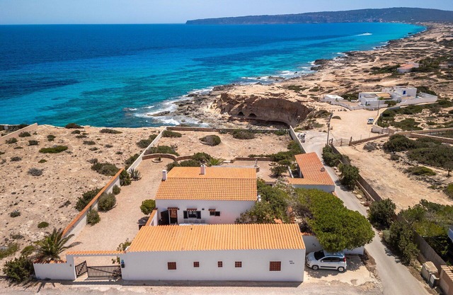 Beautiful private villa for 8 guests with WIFI, A/C, TV, patio and panoramic view