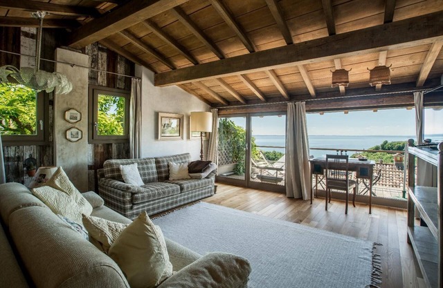 Betta - Newly Renovated Lake-View Terrace Apartment, Peaceful Surroundings