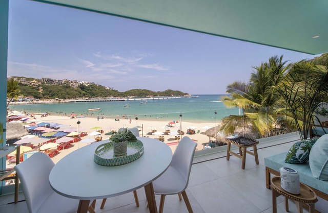 Beachfront condo in the beautiful bay of Santa Cruz - your ultimate vacay awaits
