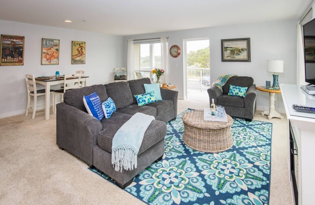 Beach Access ~ Hot Tub ~ King Bed ~ EV Charger!