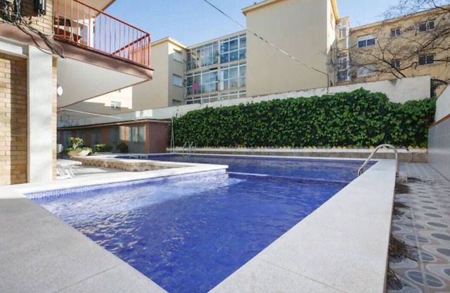 Beach Apartment with Pool, Parking and 2 bedrooms