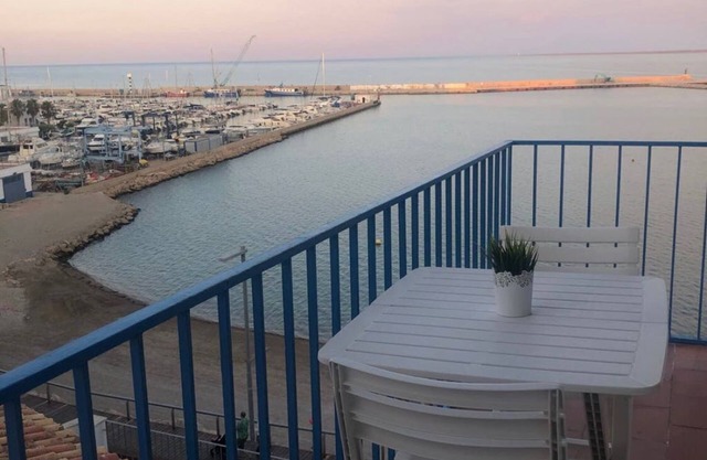 BEACH APARTMENT WITH LARGE BALCONIES
