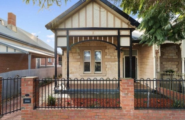 Beach Baby 3 Bed Garden Oasis