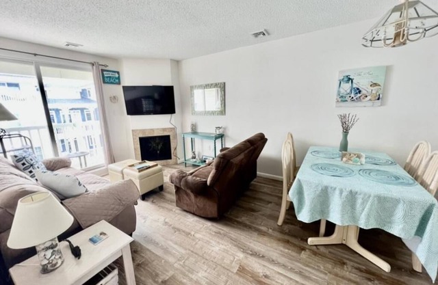 Beach Block Condo with Ocean Views and Steps to the Sand!