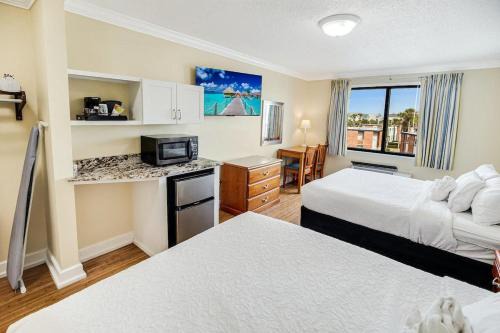 Beach Bound 3rd Floor Resort View Lodge Room