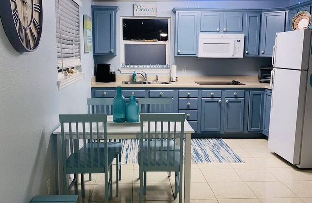Beach cottage cozy & clean; NSB BEACH RETREAT 8103335397