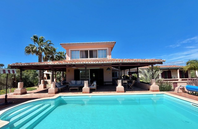 Beach/country villa in Praia da Marinha, sea view,nature,swimingpool,12pax