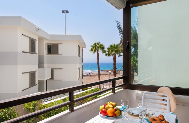 Beachfront apartment Siesta 21 San Agustin Playa by VillaGranCanaria