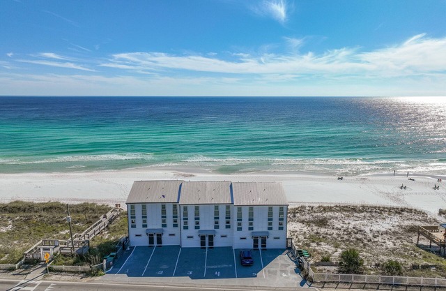 Beach Front 5/4 Bedrooms/5 Beds/3.5 Baths/Sleeps 10/Private Beach!