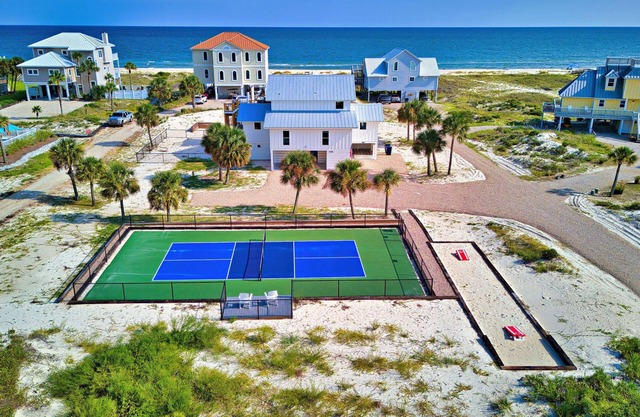 Beach front access, private pickleball court, pool & hot tub, dog-friendly