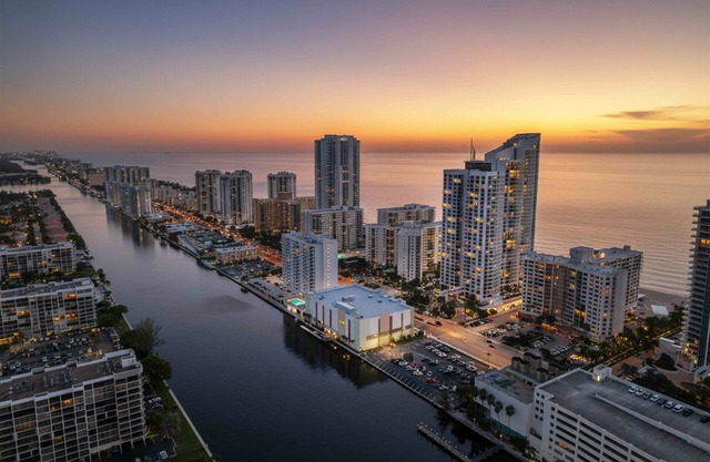 Beach Front Condo in Hollywood Beach! | 2 Bed + 2Bath
