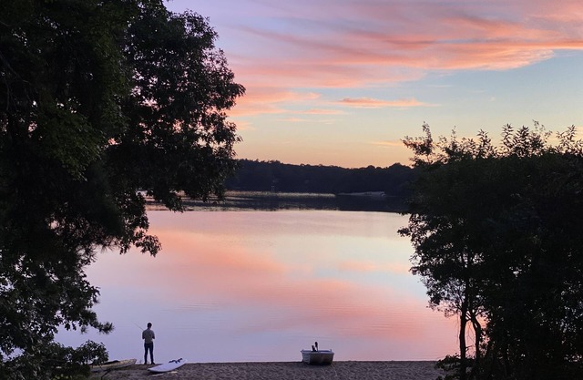 Beach front, fenced yard, dogs welcome, central air, fire pit, 3 kayaks, hot tub