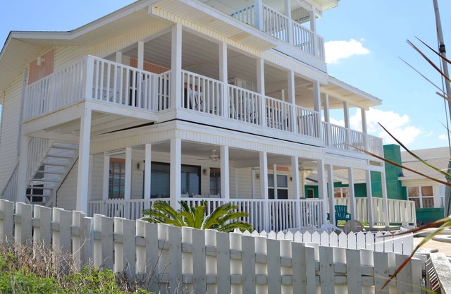BEACH FRONT HOME 5 BD/4 BA 3 Decks Step out of the home an you are on the beach