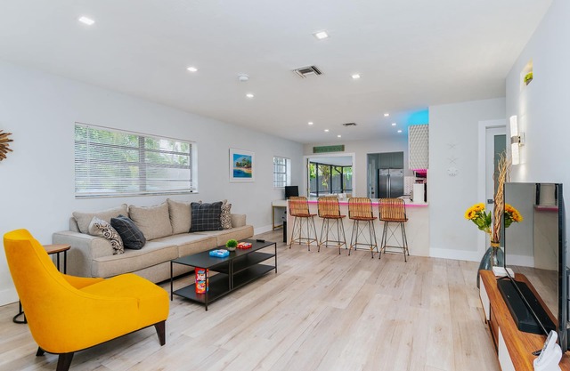 Beach House- BBQ, Patio, Hammock, Family-friendly