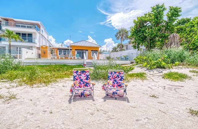 Beach House directly on the Beach with beautiful private pool