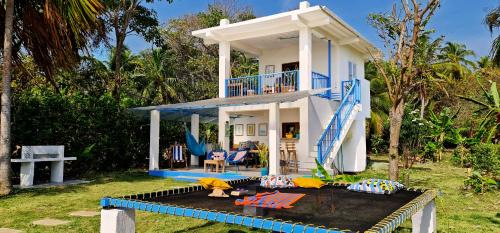 Beach House with AC Surrounded by Nature