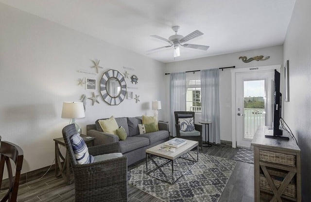 Beach Retreat Water Park Wi-Fi Perfect for Families & Remote Work