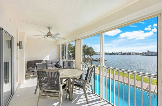 Beach Street Getaway! Vanderbilt Beach