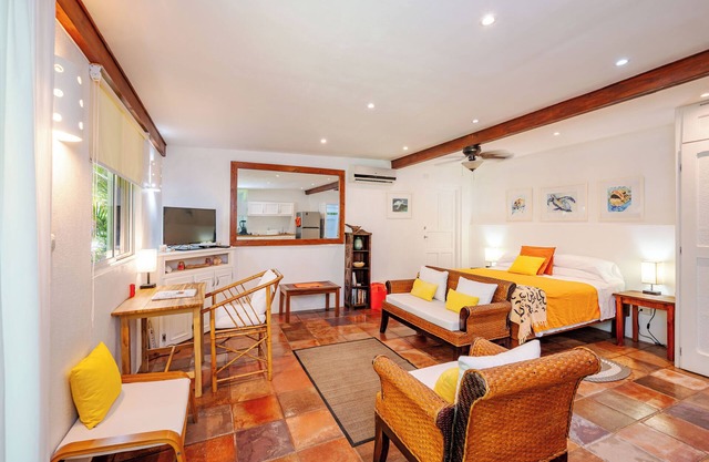 Beach Studio Private yard 3 minutes walk to beach Bicycle Boogie + Surfboard