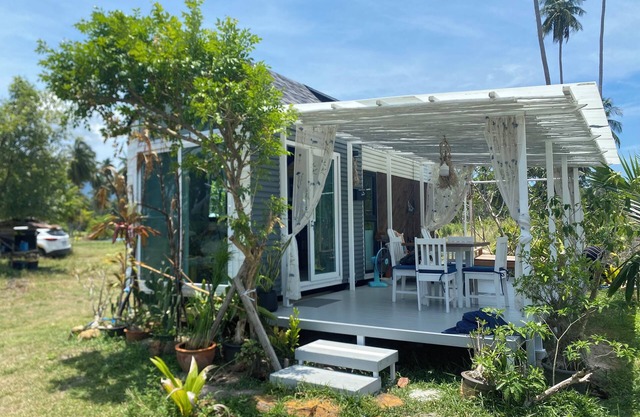 Beach Tiny House with Scooter Services & FREE Kayak