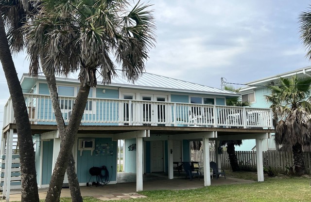 Beach views! 1 Minute walk to beach! Wake up to the sound of crashing waves!