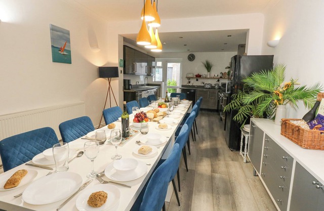 BEACHAVEN, family friendly, country holiday cottage in Weymouth