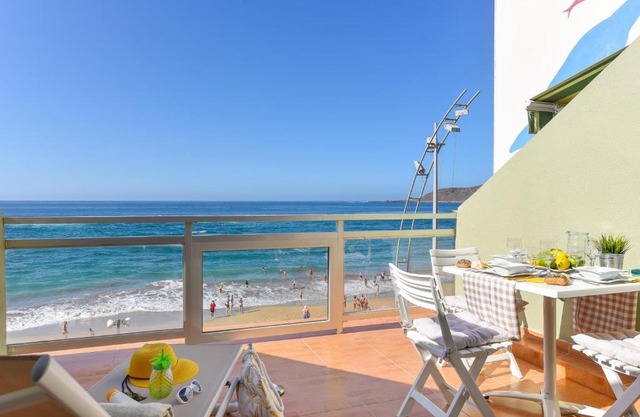 Beachfront Apartment Las Canteras LM52YY by VillaGranCanaria
