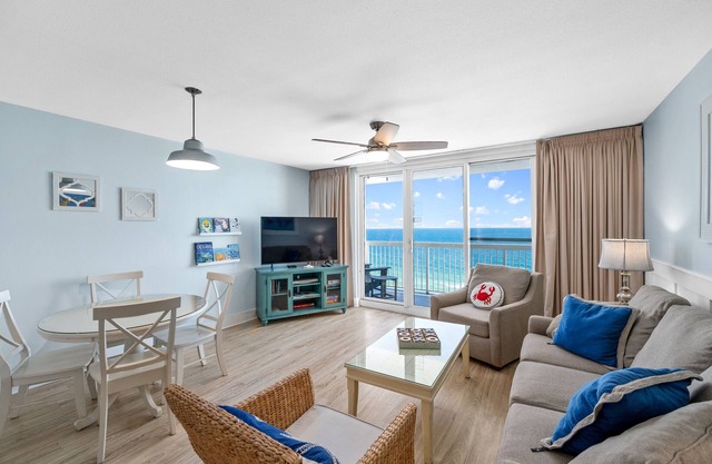 BEACHFRONT - 250+ 5 star reviews - Remodeled - Tiki Bar - 3 Pools - 2 Hot Tubs