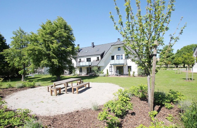 Beachfront apartment with terrace, use of swimming pool and sauna - Rex Rugia apartment 12-3