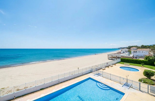 Beachfront Apartment - Peace and Beach - UHC RIVIERA