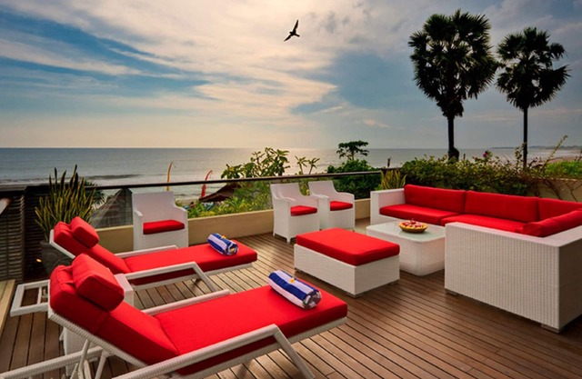 Beachfront Bliss Awaits You – Bali Villa 1076