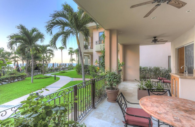 Beachfront Bliss: Relax, Steps from the Ocean - Villa La Estancia 3104