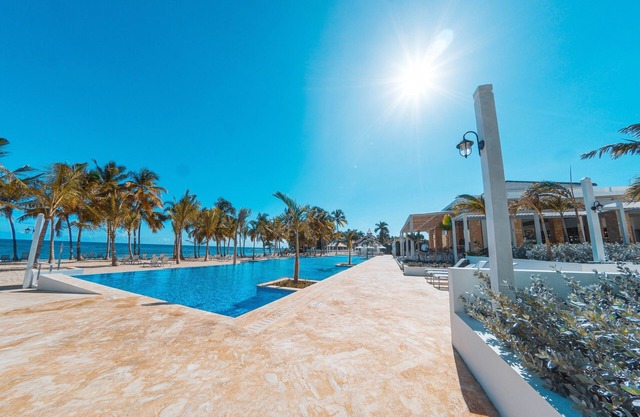 BeachFront Club Hemingway 3Bedroom Condo