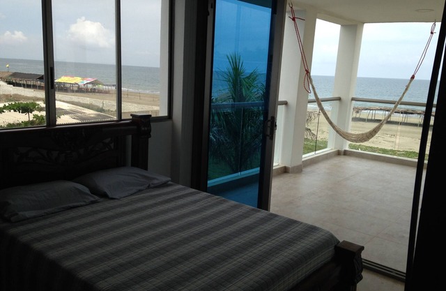 Beachfront Condo/Apartamento en la Playa con Hermosa Vistas del Mar