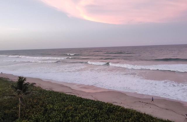Beachfront condo in fabulous Jensen Beach