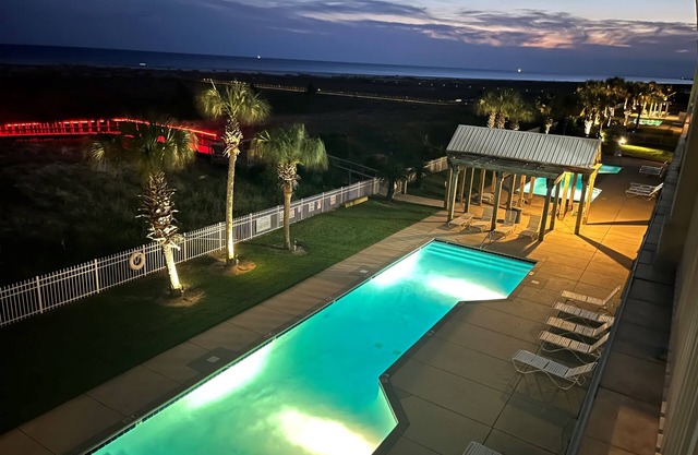 Beachfront Condo~Heated Pool~Turtles Nest, East