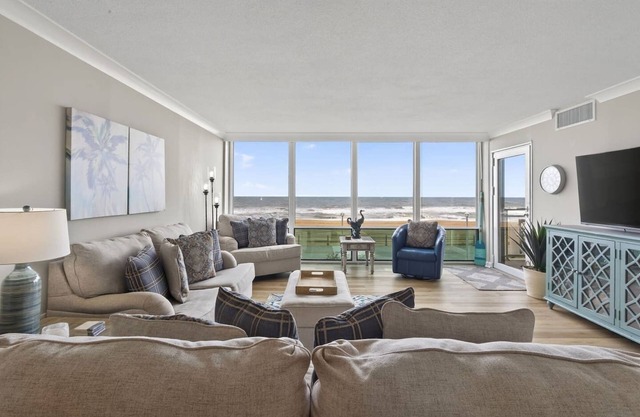 Beachfront Condo/Pool/Surfing/Fishing/EW 205