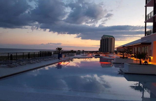 Beachfront Elegance Unveiled: 3 Units w/Beach view Balcony,Onsite Pool,Hot Tubs