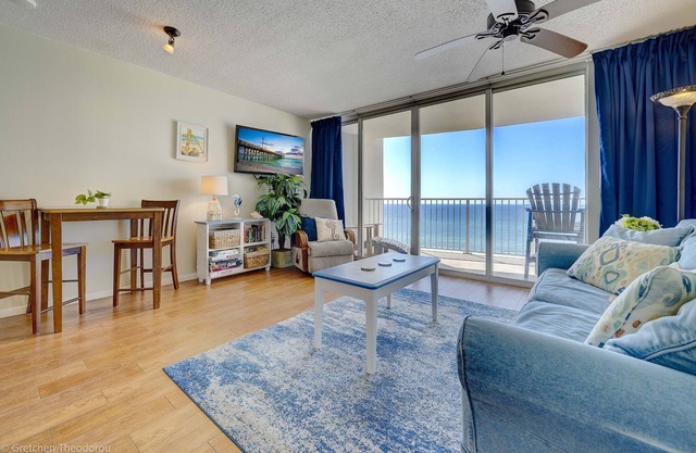 *Beachfront/FREE Beach Service. Resort reno done in March tons of updates*n