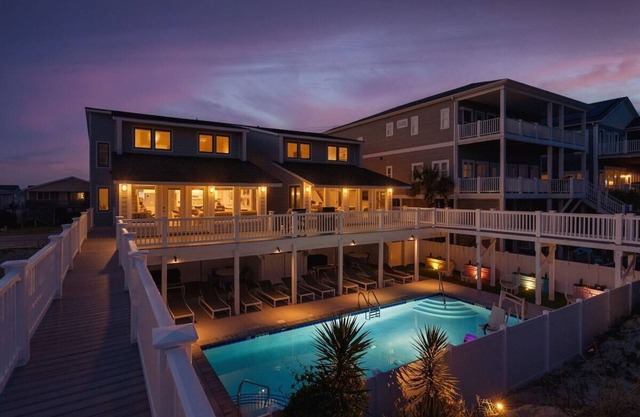 Beachfront, Heated POOL, Golf Cart & EV Charging