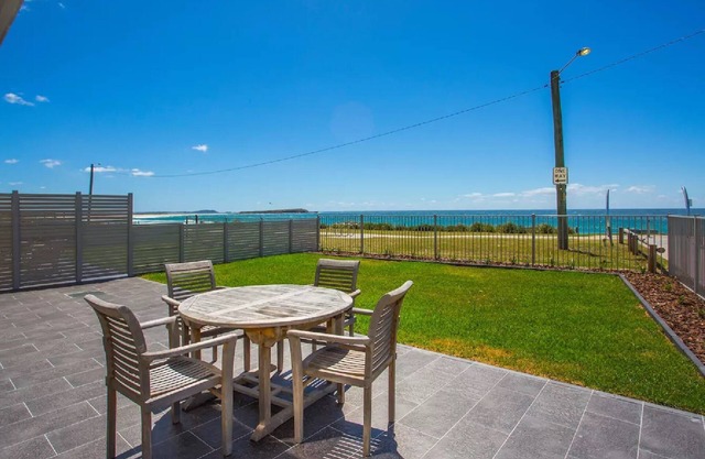 Beachfront Holiday Studio with Garden