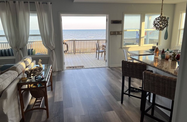 Beachfront Home! Come enjoy end of summer beachfront vacation!