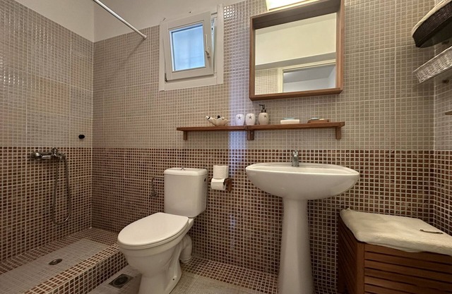 Beachfront House Kipri ideal for families