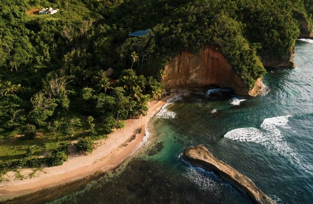 Beachfront Luxury 2 bedroom Villa with private Pool