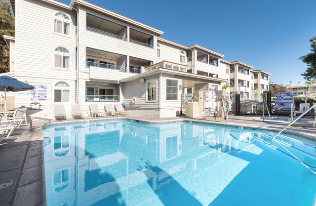 Beachfront & Memorable Stay! 3 Convenient Units w/Kitchen, Parking Onsite, Pool